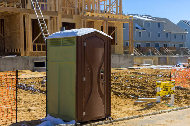 Best Portable restroom trailer rental  in East Moline, IL