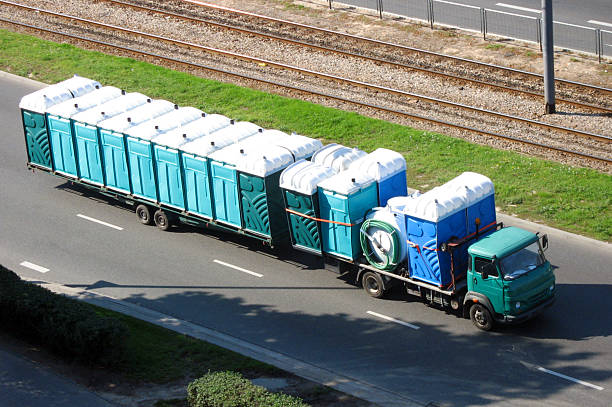 Best Portable restroom trailer rental  in East Moline, IL